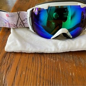 Smith women’s goggles